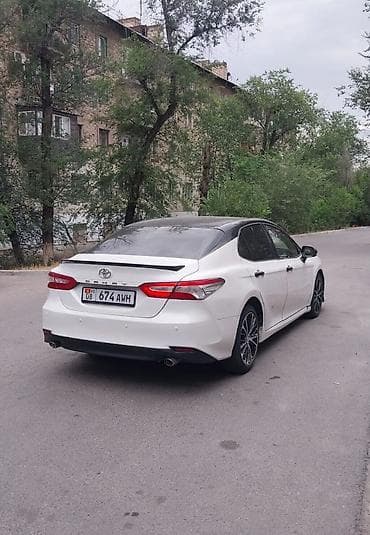 Toyota Camry: 2018 г., 2.5 л, Автомат, Бензин, Седан — 2