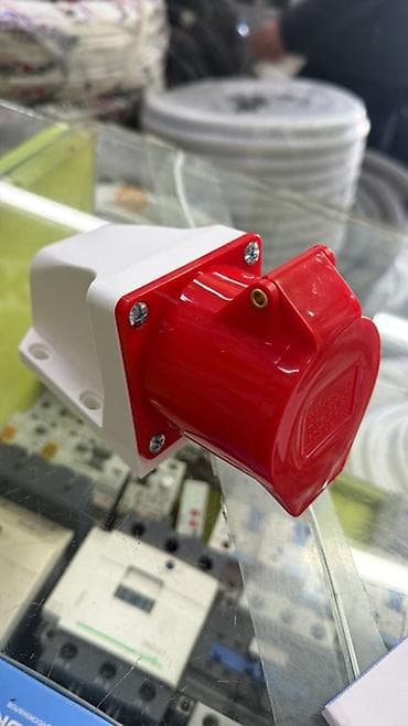 степилер: Промышленная штепсельная розетка настенного монтажа. Характеристики — 1