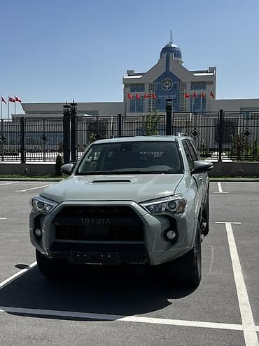фораннер 2020: Toyota 4Runner: 2023 г., 4 л, Автомат, Бензин, Внедорожник — 1