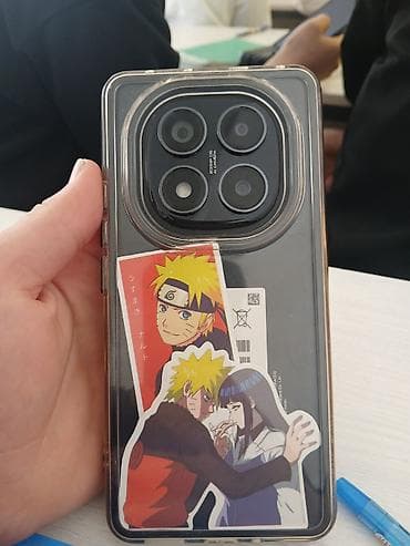 Poco: Смартфон с чехлом и наклейками - Экран: безрамочный, фронтальная — 2