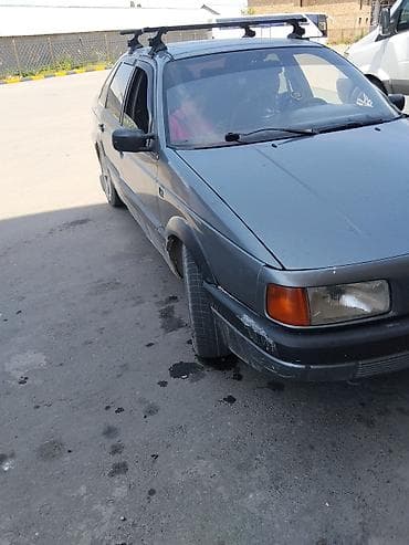 Унаа сатуу: Volkswagen Passat: 1989 г., 1.8 л, Кол менен иштөөчү, Бензин, Седан — 2