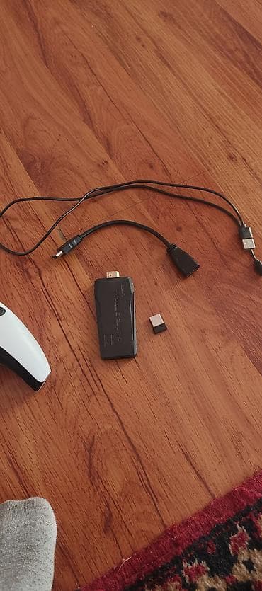самый дешёвый xbox: Беспроводной игровой комплект 2.4G: приставка Game Stick + 2 геймпада — 3