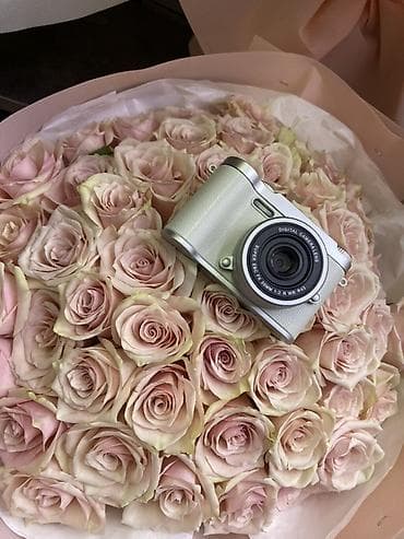 рюкзак для фотоаппарата: Компактная цифровая камера с откидным экраном 180° — стильный гаджет — 7