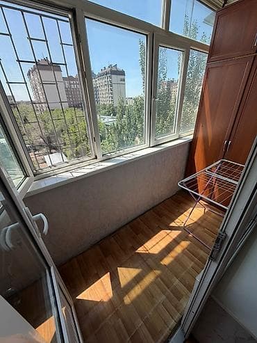 долгосрочно: 3 комнаты, Риэлтор, С мебелью полностью — 10