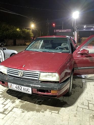 есть трещина: Volkswagen Vento: 1992 г., Ручные, Бензин, Седан — 3
