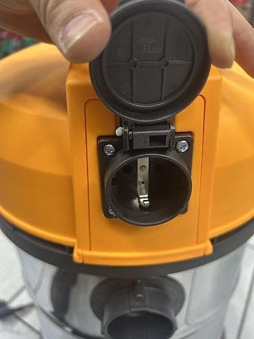 обжим кабеля: Промышленный пылесос Super Ingco 30L/1400W - Мощность: 1400 Вт — — 3