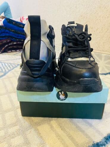 Черные кроссовки на массивной подошве - Тип: повседневные