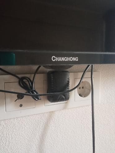 changhong: Телевизор Changhong, диагональ примерно 40–43". Плоская LED‑панель с — 2