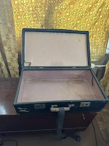 Отдам даром: Жесткий винтажный чемодан-кофр - Корпус: прямоугольный, жесткий, с — 1