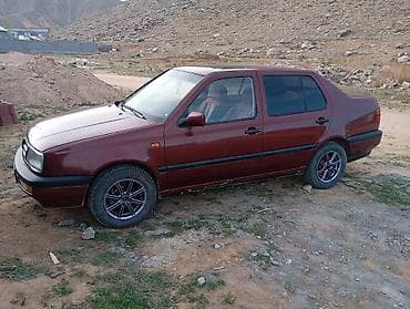 Volkswagen Vento: 1993 г., 1.8 л, Механика, Бензин, Седан
