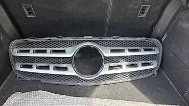Решетка радиатора Mercedes-Benz