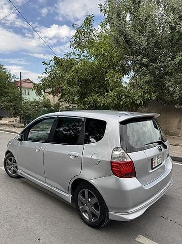 Продажа авто: Honda Fit: 2002 г., 1.5 л, Вариатор, Бензин, Хэтчбэк — 4