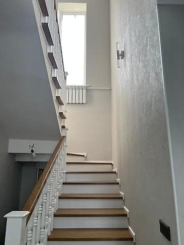 старый город: ID008 📍Срочно продаётся 2х этажный кирпичный дом в районе Ала-Тоо 2 — 9