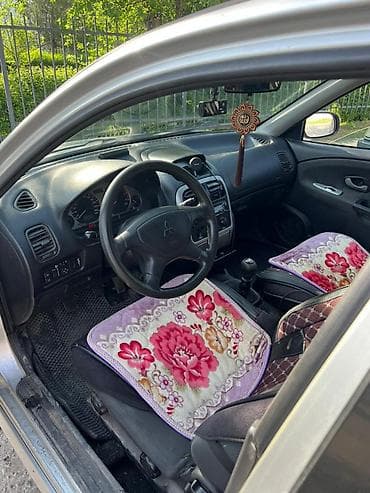 Mitsubishi Carisma: 2001 г., 1.6 л, Кол менен иштөөчү, Бензин, Седан — 2