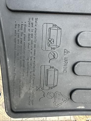 mini itx: Плоские Резиновые Полики Для багажника Toyota, цвет - Черный, Б/у, Самовывоз — 2