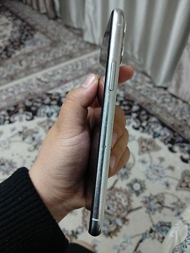 poco c50: IPhone 11 Pro, Б/у, 256 ГБ, Серебристый, Чехол, 79 % — 1