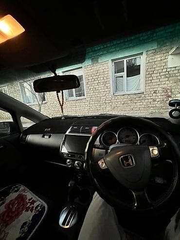 Honda Fit: 2003 г., 1.5 л, Автомат, Бензин, Хэтчбэк
