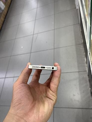 iphone i: IPhone SE, Б/у, 16 ГБ, Золотой, 100 % — 6