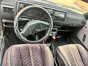 Транспорт: Volkswagen Golf: 1990 г., 1.8 л, Механика, Бензин, Хэтчбэк — 5
