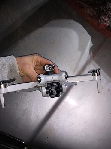 Видео байкоо: Квадрокоптер SU21 с пультом ДУ и встроенным экраном Комплектация: - — 5