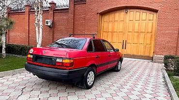 Volkswagen: Volkswagen Passat: 1990 г., 1.8 л, Механика, Бензин, Седан — 4