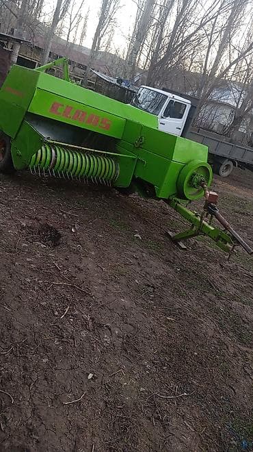 резка наклейки: Пресс‑подборщик CLAAS (приблизительно серия Доминант/Quadrant малого — 3