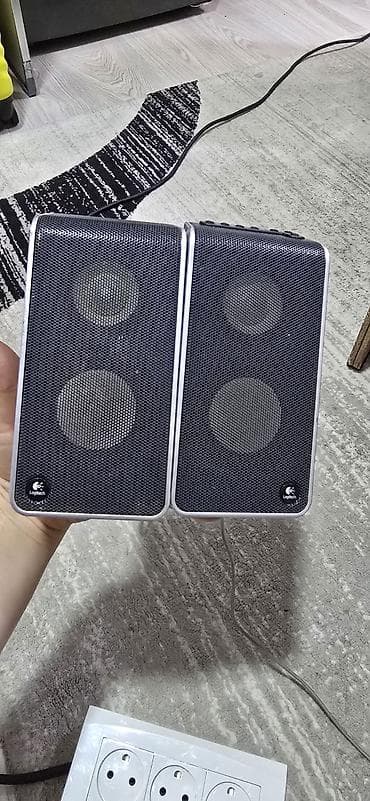 Компьютерные колонки Logitech (стерео 2.0) - Формат: пара настольных