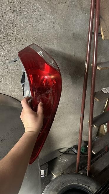 Задний левый стоп-сигнал Hyundai 2013 г., Б/у, Оригинал at lalafo.kg Задний левый стоп-сигнал Hyundai 2013 г., Б/у, Оригинал