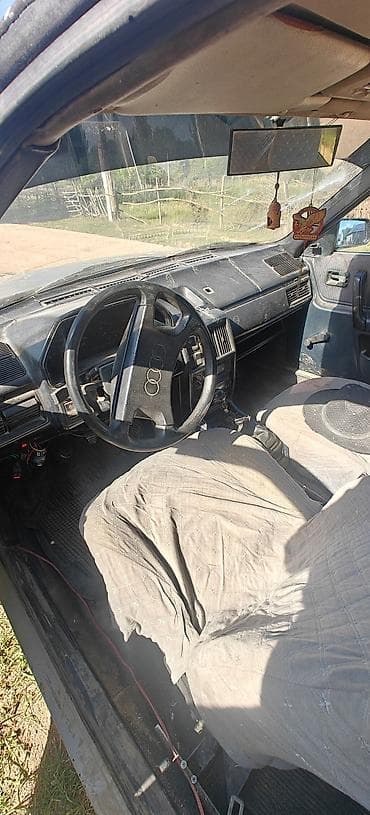 Audi 100: 1988 г., 1.8 л, Механика, Бензин, Седан — 5