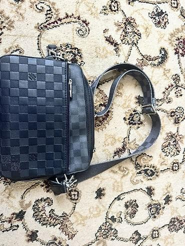 рюкзак луи витон: Классическая сумка, Louis Vuitton, Материал: Искусственная кожа, Регулируемый ремень, Мужские — 1