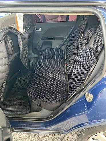 чемодан в багажник авто: Ford Mondeo: 2000 г., 2 л, Автомат, Бензин, Универсал — 5