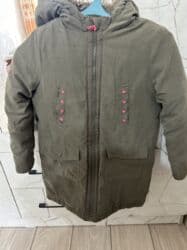 дверь даром: Отдам 2 куртки для девочки Размер 122см Примерно на 6-7 лет Сезон  — 1