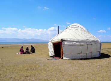 Традиционная юрта из войлока - Просторная круглая конструкция на