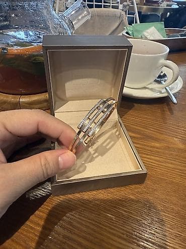 джибитсы бишкек: Золото 2.42 грамма

- Тип застежки: гвоздик (пусеты) с штифтом — 10