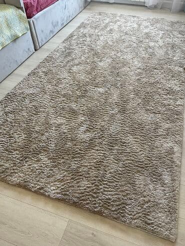 шелковый персидский ковер: Турецкий ковёр. Короткий ворс. Мягкий,красивый. Своя цена 14500. Отдам — 1