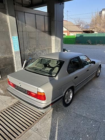 бокс сдаю: BMW 5 series: 1992 г., 2.5 л, Автомат, Бензин, Седан — 6