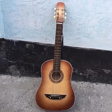 Акустическая гитара, классическая форма дредноут с нейлоновыми