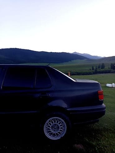 Продажа авто: Volkswagen Vento: 1993 г., 1.8 л, Механика, Бензин, Седан — 4