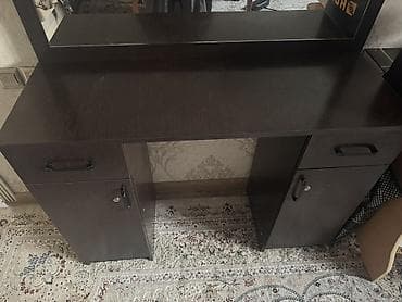 стол с зеркалом для макияжа: Столик с большим зеркалом и верхней лампой-подсветкой для — 2