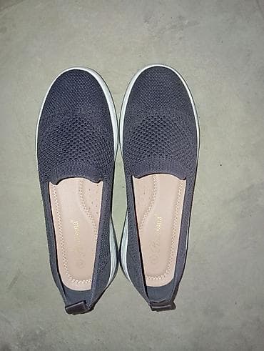 Жеке буюмдар: Кроссовкалар, 40, Rosso Avangard, Жаңы, түсү - Боз, Акысыз жеткирүү — 1