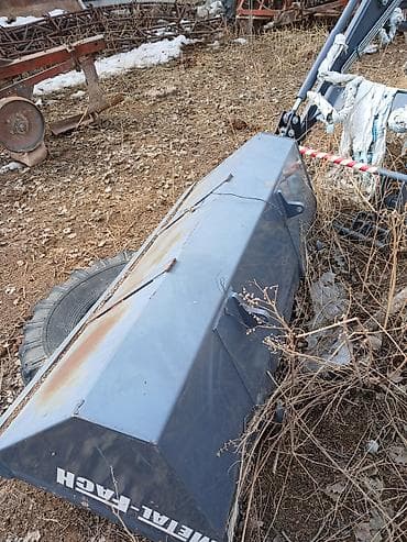 Фронтальный погрузчик Metal-Fach T219 с ковшом - Производитель