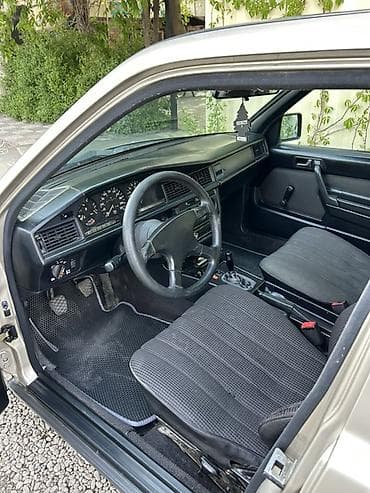m5 cs: Mercedes-Benz 190: 1987 г., 2 л, Бензин, Седан — 6