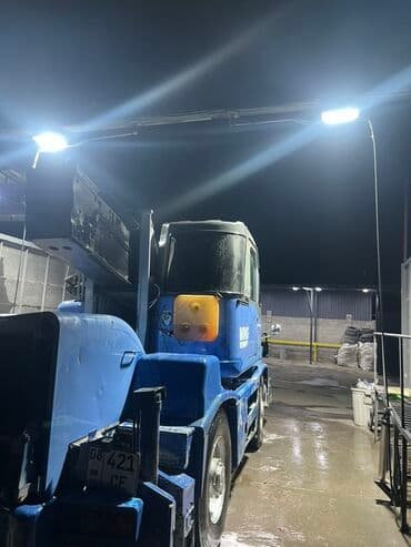 купить грузовой автомобиль с манипулятором бу: Авто кран KOMATSU, Длина стрелы 22м Грузоподъемность 10т Высота 2,90м — 3