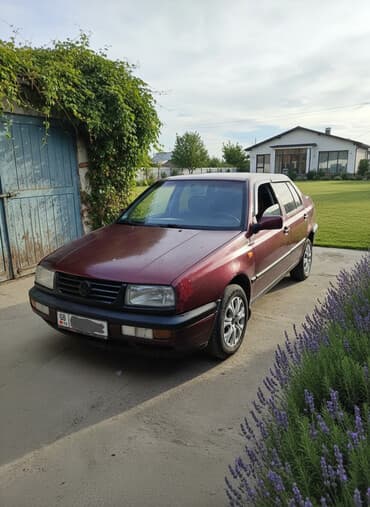 Volkswagen Vento: 1992 г., 1.8 л, Механика, Бензин, Седан