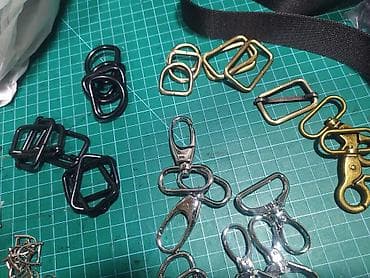 Швейная фурнитура для сумок и одежды Состав набора: - Молнии — 4