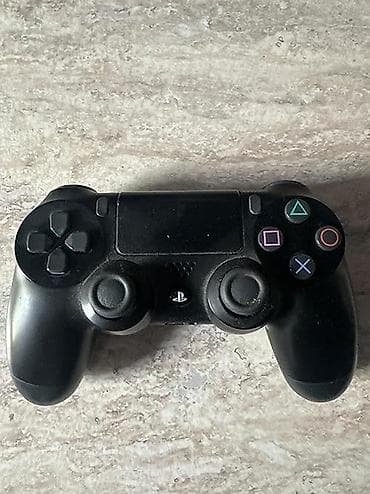 dualshock 4: Два беспроводных геймпада DualShock для PlayStation 4. - Цвета — 2
