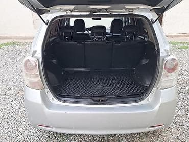 плавник: Toyota Verso: 2009 г., Минивэн — 7