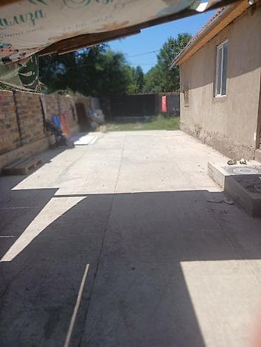 дома киргизия 1: Продается дом большой участок с забором в нутри 4 комнаты город Кара - — 5