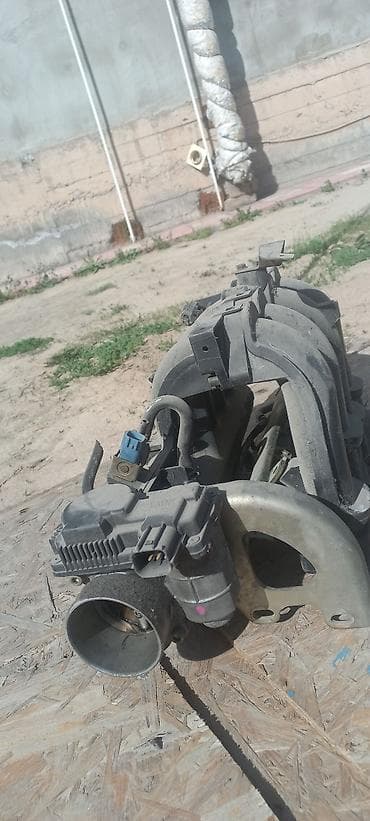 головка двигателя: Головка блока цилиндров Nissan + впускной коллектор. на QR 20 — 5