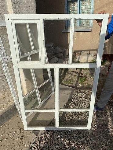 Деревянная оконная рама с остеклением и форточкой 8 штук и ещё 3 шт